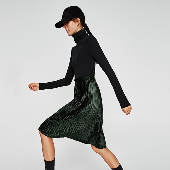 NWT Zara pleated velvet skirt Medium - Picture 3 of 13
